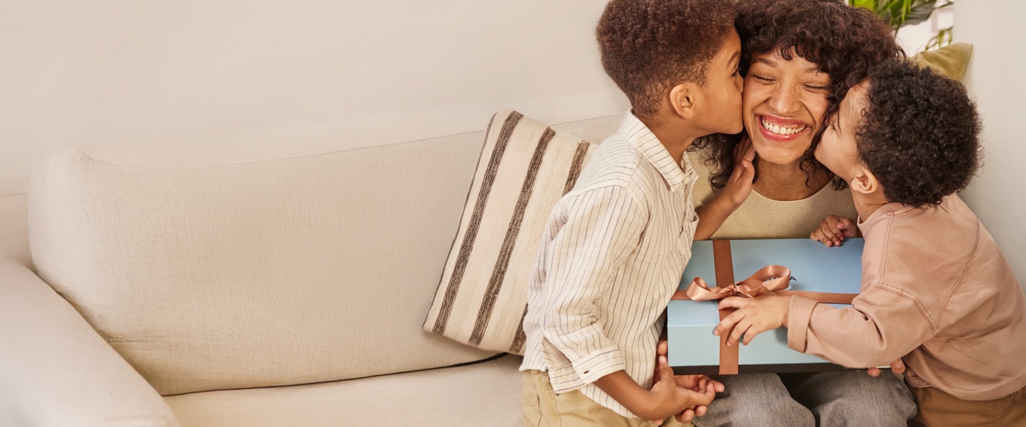 A lineup of the Aura Frames collection.