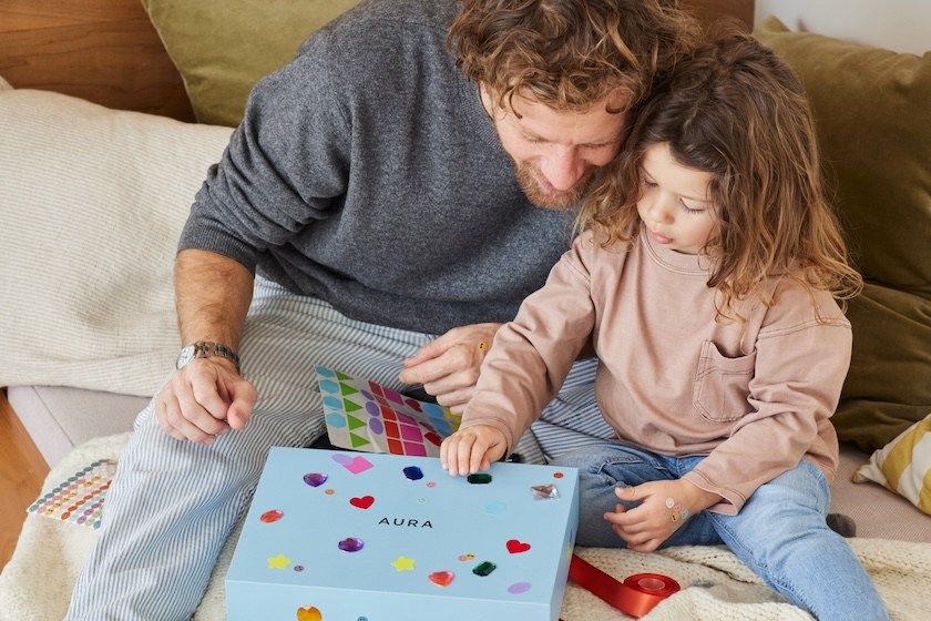 Gifting Step 1: Aura frame with gift bow