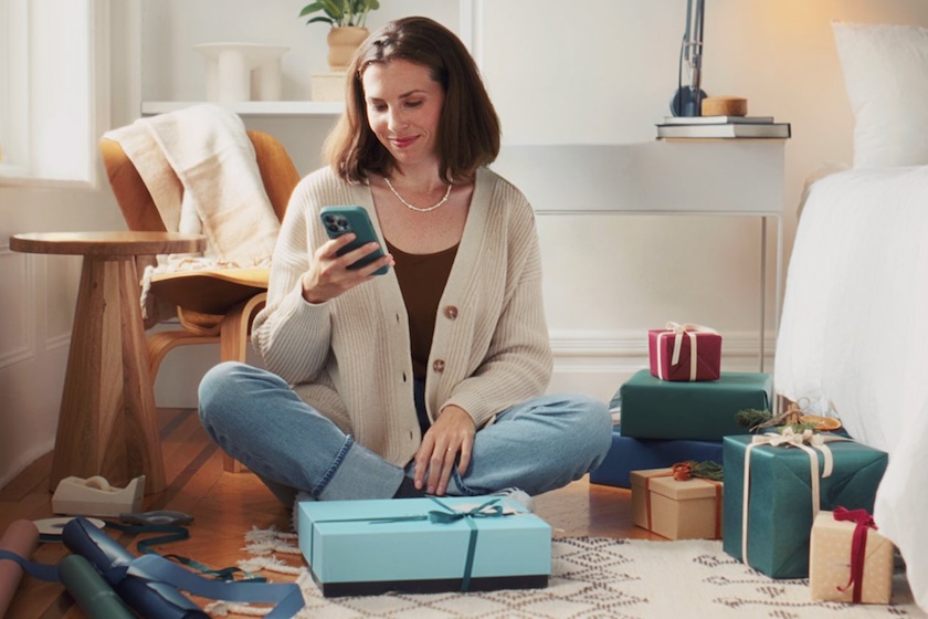 Gifting Step 1: Aura frame with gift bow