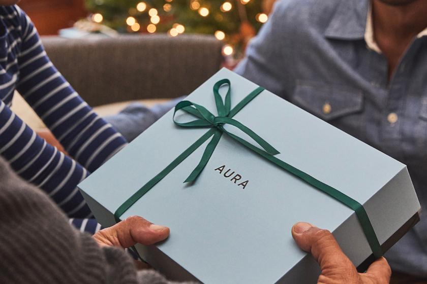 Gifting Step 1: Aura frame with gift bow