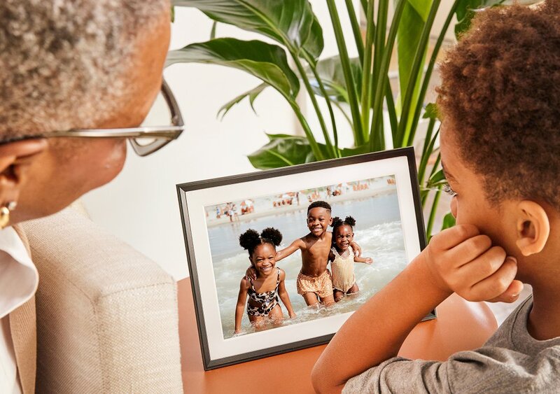 A woman looking at her smartphone and the Carver Mat frame